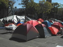 Un grupo de 200 maestros continúan el plantón como muestra de su desacuerdo a la reforma educativa.  /