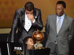 La hegemonía de Lionel Messi terminó, fue Cristiano Ronaldo quien ganó el Balón de Oro como el mejor jugador de futbol del mundo. AFP /