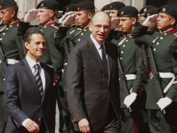 Enrique Peña Nieto (i) da la bienvenida el primer ministro italiano, Enrico Letta (d). NTX /