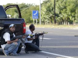 Grupos de autodefensa afirman que su lucha es en contra de lo cárteles de droga que operan en la entidad. EFE /