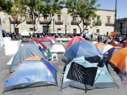 Maestros continúan el plantón como muestra de su inconformidad de acuerdo a la reforma educativa.  /