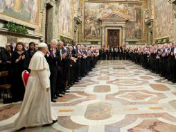 El Papa Francisco llega a la audiencia anual con el cuerpo diplomático acreditado ante la Santa Sede. EFE /