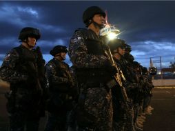Miembros de la policía federal arriban a Morelia en helicópteros AFP /
