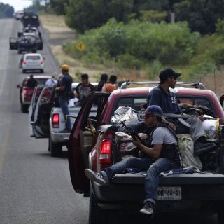 Desde las barricadas confirman ataques simultáneos en Michoacán