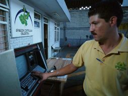 A partir de mañana solamente 511 talleres en la Entidad tendrán permiso para verificar automóviles. ARCHIVO /