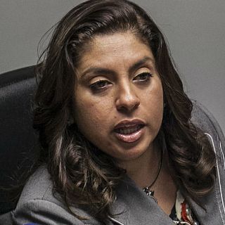 Elisa Ayón convierte su oficina en residencia