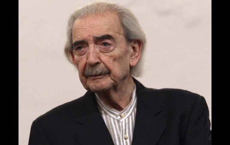 A lo largo de su vida recibió numerosos galardones, entre los que destaca el Premio Nacional de Poesía en 1997. ARCHIVO /