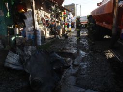 Bomberos logran evitar el estallido de un tercer cilindro.  /