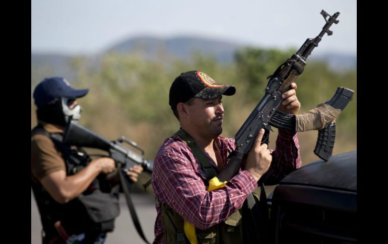 Líderes de autodefensas aseguran que no están pidiendo nada fuera de lo normal, 'queremos nuestra seguridad y la de nuestras familias'. AP /