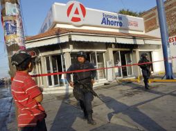 La mañana de este martes fue incendiada una farmacia en la cabecera municipal de Apatzingán. SUN /