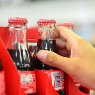 Los mexicanos, adictos al trabajo, el café y la tele