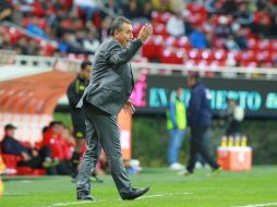 El técnico de Chivas, José Luis Real, durante el partido de la Copa MX ante Leones Negros.  /