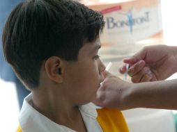 La vacuna se aplica a menores de 5 años, así como a preescolares y escolares de 5 a 9 años. ARCHIVO /