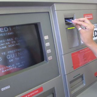 La economía, aún recesiva en México: Inegi