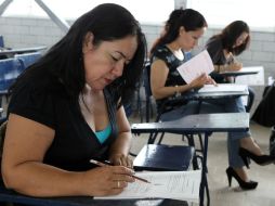 La SEP señala que ''es tiempo de transformar el persistente error'' de que los cursos para maestros sólo sirven para mejorar salarios. ARCHIVO /