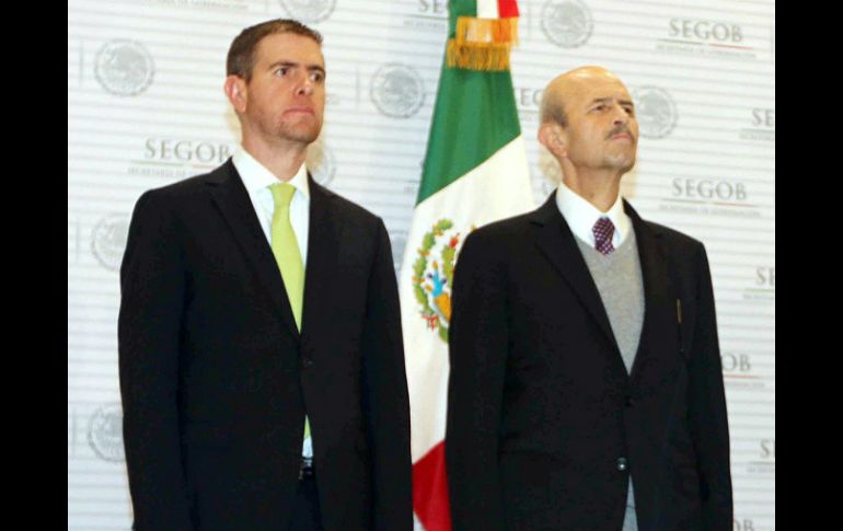 Alfredo Castillo (i) reconoce que Fausto Vallejo delega funciones en la Procuraduría local y la Secretaría de Seguridad Pública. NTX /