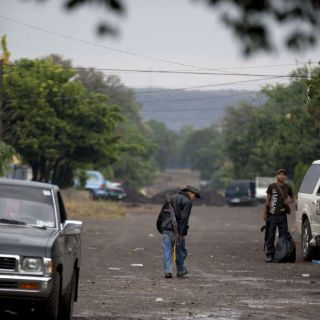 Incautan autos y droga en límites de Guerrero con Michoacán