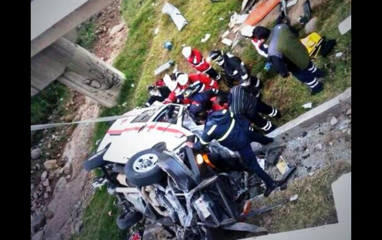 La ambulancia sufre el accidente poco después de las 06:20 de la mañana de este jueves. TOMADA DE @DrCarlosRoa  /