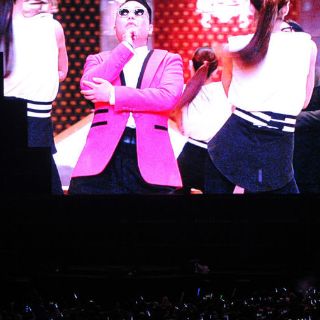 Estrellas de K-Pop suben al escenario convertidos en hologramas