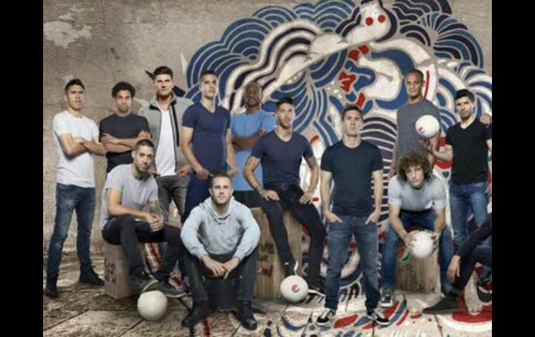 Oribe Peralta aparece en un promocional de una compañía refresquera norteamericana junto a Lionel Messi. Foto: @pepsi. ESPECIAL /