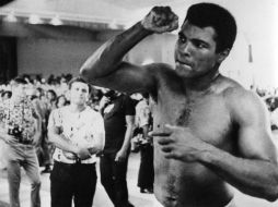 Este día cumple 72 años un icono del boxeo, un personaje polémico que dejó momentos imborrables del deporte de los puños. ARCHIVO /