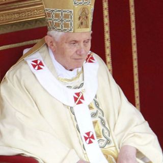 Benedicto destituyó casi 400 sacerdotes por pederastia