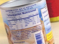 Las etiquetas están ubicadas al reverso de los artículos enlatados y envasados que se adquieren para el consumo diario. ESPECIAL /