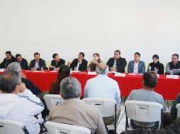 La dinámica fue dividir la reunión por temas, para que cada uno de los representantes de vecinos expusiera sus peticiones o quejas. ESPECIAL /