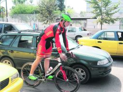 Los pedalistas españoles se trasladan de ida y vuelta del hotel donde están hospedados hasta el Velódromo.  /