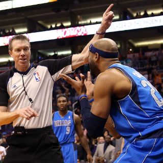 Multan al dueño de los Mavericks por criticar a los árbitros