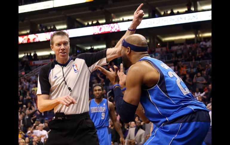 Cuban increpó a los arbitros tras concluir el partido que los Mavericks disputaron contra los Clippers y que perdieron por 127-129. AFP /