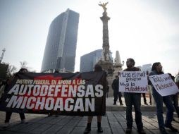 Alrededor de 50 manifestantes se movilizan en contra de la violencia que se vive en Michoacán. SUN /