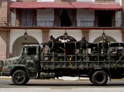 El Palacio Municipal de Apatzingán continúa resguardado por elementos del Ejército y de la PF. SUN /