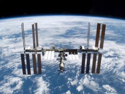 Se cree que unos 100 millones de piezas de basura espacial giran a enorme velocidad alrededor de la tierra. ARCHIVO /