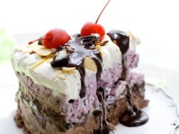 El helado es un antojo común que puede ser sustituido por yogurt hecho con leche light o frutas frescas. ARCHIVO /