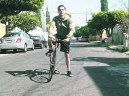 Ricardo Noyola, de 27 años, practica deporte activamente desde los 18 años.  /