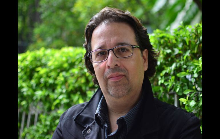 Carlos Bustos. Se encuentra trabajando en cuatro novelas que terminará en el 2014.  /