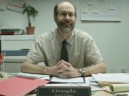 En el video se muestra al 'Google' en la oficina. ESPECIAL /