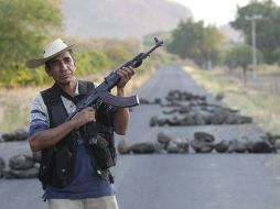 La ausencia del Estado ha provocado la creación de autodefensas que le disputan la exclusividad de la violencia legítima, asegura HRW. EFE /