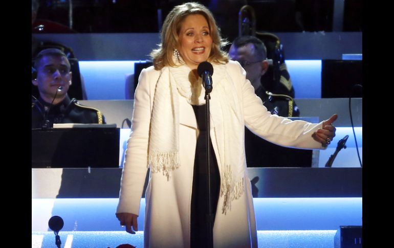 Fleming cantó el himno nacional antes del segundo juego de la Serie Mundial de 2003 en el Yankee Stadium. AP /