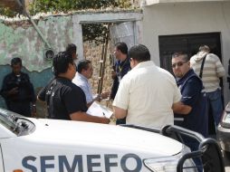 Los cuatro hombres son trasladados al Semefo de Celaya para la necropsia. ARCHIVO /