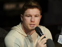 Álvarez dice que ve como aprendizaje su pelea con Mayweather Jr. ARCHIVO /