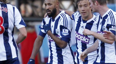 Por este gesto, Nicolas Anelka podría ser suspendido hasta cinco partidos como mínimo. ARCHIVO /