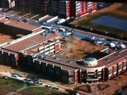 Varios medios de comunicación comenzaron a transmitir imágenes del campus universitario. Foto: NewsOn6.com. ESPECIAL /