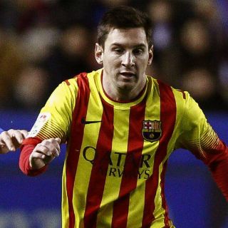 Messi, titular en su partido 400 con Barcelona