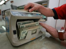 Al término de la jornada cambiaria, no hubo cambios en el valor del dólar. ARCHIVO /