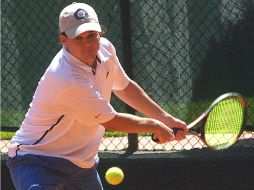 El tenista Gerardo Heyser durante la final en el Torneo de la Amistad. ARCHIVO /