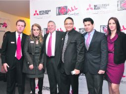 Anfitriones. Guillermo Álvarez, Claudia Álvarez, Reynaldo Benzor, Rogelio Figueroa, José Iragorry y Gina Larrea.  /