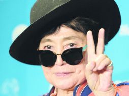 Serenidad. Yoko Ono pidió a sus compatriotas que consideren eliminar la caza de delfines, pese a que se considera tradicional en Japón. AFP /
