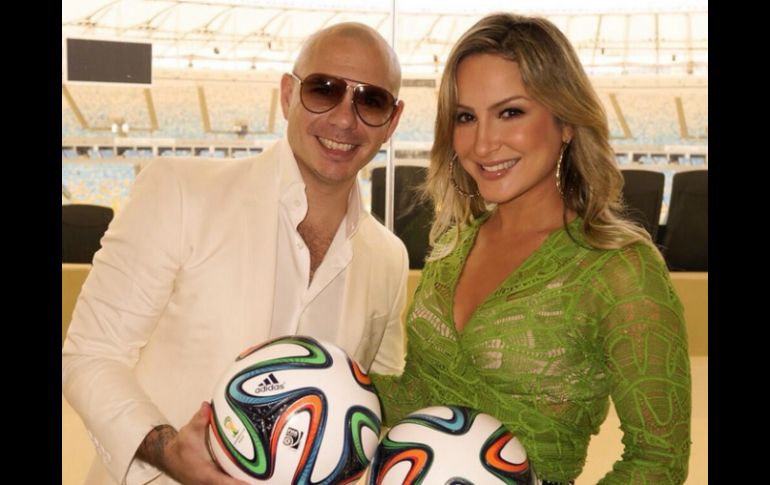 Esta imagen fue compartida por Armando Pérez (nombre real del cantante) en redes sociales, junto a Leitte. Foto: @Pitbull. ESPECIAL /